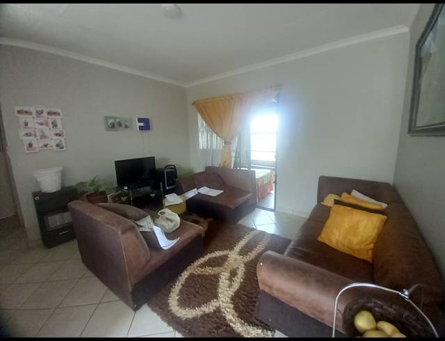 2 BEDROOM FREEHOLD FOR SALE IN CRYSTAL PARK
